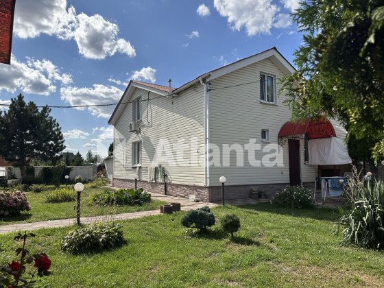 Нові Петрівці 2 дома по ціні 1,та участок 23 сотки землі.