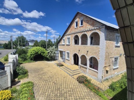 Продається просторий будинок 250 м² на ділянці 20 соток у Київській області