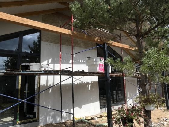 Будинок серед сосен 110 м² з критою терасою та 3 спальнями / Віта Поштова