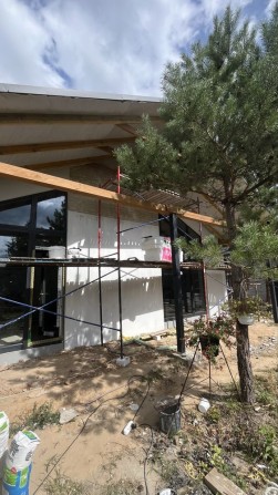 Будинок серед сосен 110 м² з критою терасою та 3 спальнями / Віта Поштова - фото 1