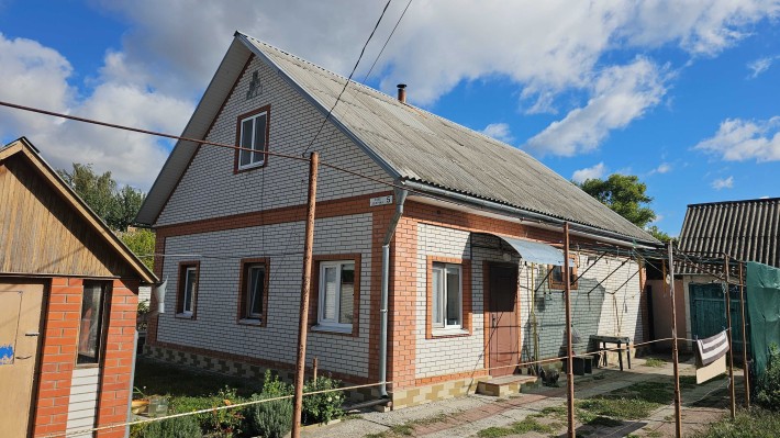 Неподалік від центру міста Березань, продаж будинку. - фото 1