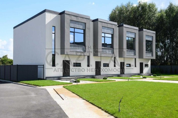 Продаж таунхаус будинку без ремонту Підгірці 100м2 Закрита територія Власна свердловина - фото 1