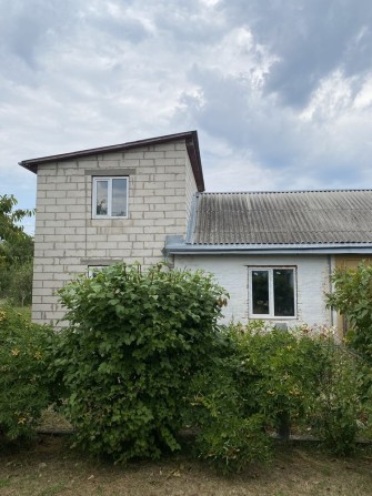 Продам пів будинку в мальовничому м.Ржищів, що знаходиться на березі Дніпра з великою ділянкою - фото 1