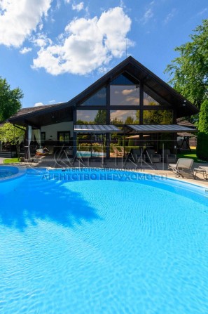 Продаж будинка в класичному стилі в закритому КМ в с. Березівка - фото 1