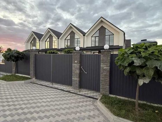 Продам будинок 105 м², земельна ділянка 2 сотки, центр с. Гора, єОселя Кедина Гора