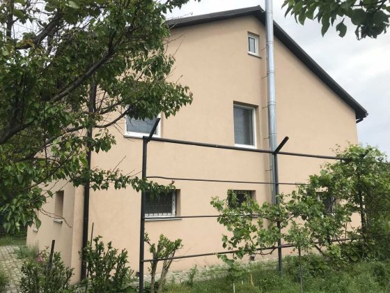 Продается дом  94 кв. м. в с. Зазимье на берегу Десны (15 км от Киева)