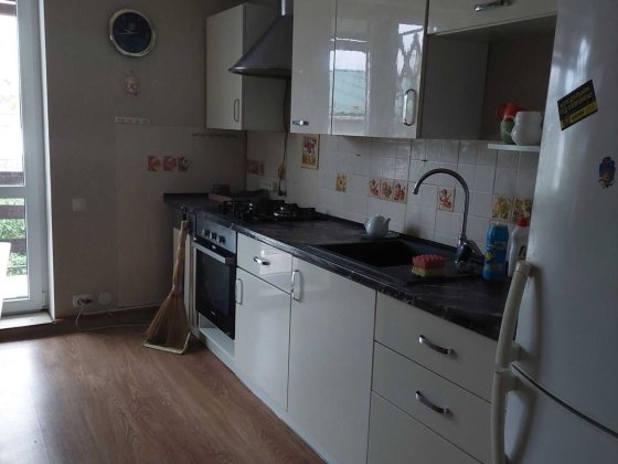Будинок 180 м², 3 окремі квартири, ліс та озеро, Круглик