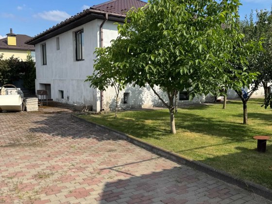 ПРОДАЖ надійного будинку  + 15 соток і готовий гостьовий будинок + укриття в с Лютіж, в 20 хв їзди в