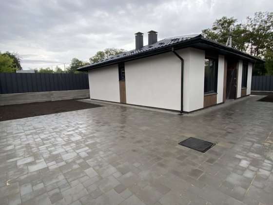 Одноповерховий будинок поруч з Озером. Газ. Цегла. 20 хв до Київа. РОЗТЕРМІНУВАННЯ. ТЕРМІНОВО