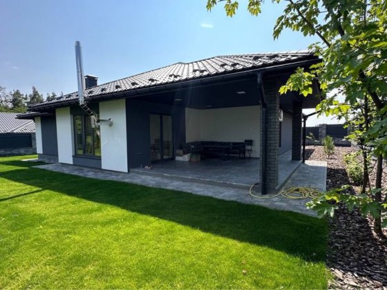 Одноповерховий будинок з ремонтом 156 м² з гаражем, терасою. 7,5 соток. Газ!!!