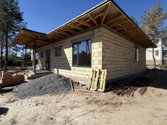 Пропоную новий будинок 140 м² у Петрушках, 7,5 соток, газ, під ключ, сонячна станція 8 кВт, Deye 20 