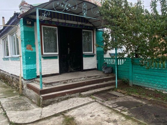 Продається частина будинку з земельною ділянкою