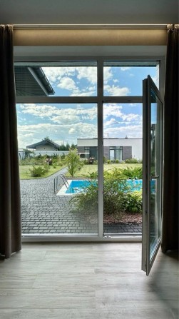 Будинок 180 м² з басейном, 12 соток — 4 км до Києва (Погреби) - фото 1