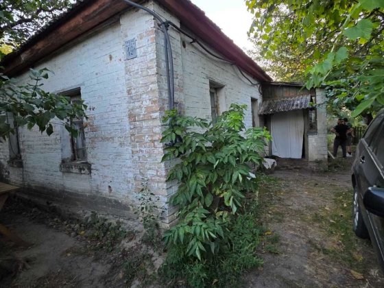 Продається половина приватного будинку із земельною ділянкою Семиполки