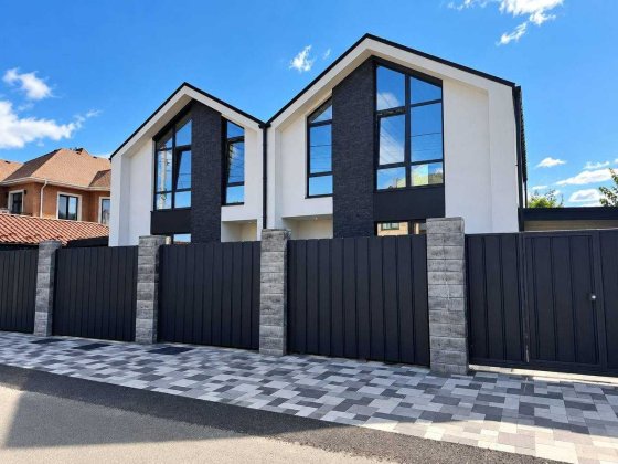 Продаж сучасного двоповерхового дуплексу 140 м.кв. на ділянці 4.5 сотки, Без % Счастливое