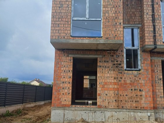 Чудовий будинок-таунхаус у Рудно  з власною землею без комісії для покупця! Рудное