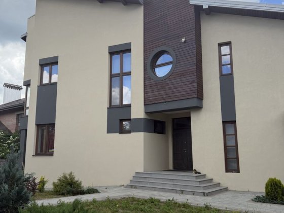 Продається будинок в Брюховичах - бічна Лікарськоі / біля Обсерваторіі Брюховичи