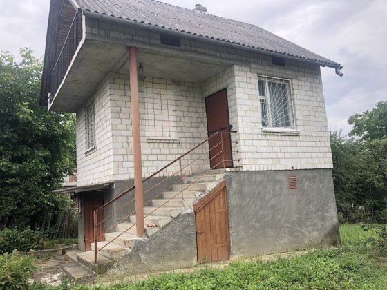 Продається дачний будинок з землею Стебник