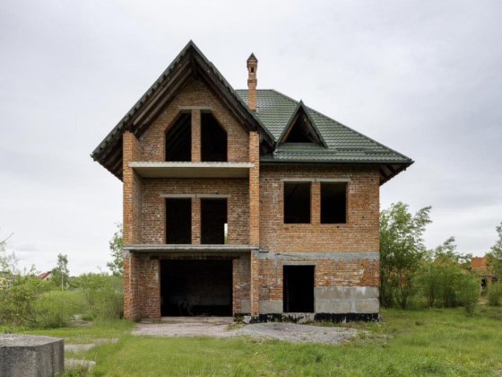 Продаж окремостоячого будинку з земельною ділянкою 12 соток в Конопниці біля озера. Конопниця