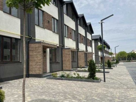 В продажу ТАУНХАУС 150 м² з власними парко місцями-Авангард, вул. Фруктова, чистові роботи зроблені Авангард