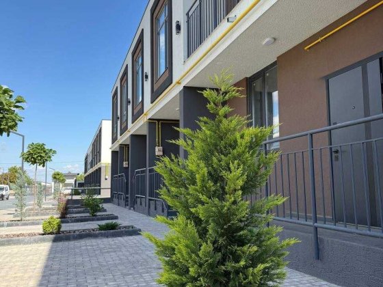 В продажу ТАУНХАУС з власним парко місцям та з двориком 63 м2-Авангард, вул. Фруктова Авангард