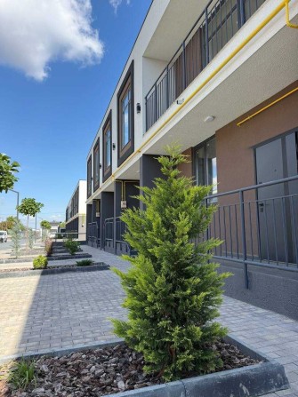 В продажу ТАУНХАУС з власним парко місцям та з двориком 63 м2-Авангард, вул. Фруктова - фото 1
