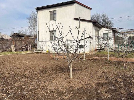 Капітальний будинок з автономним газовим опаленням в Великодолинському Великодолинське