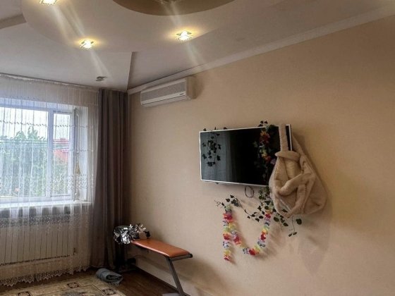 (13) Продам крепкий дом в центре Великодолинского Великодолинське