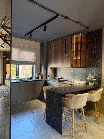 Продажа стильного таунхауса в центральной части Червоного хутора. 1N28 - фото 1