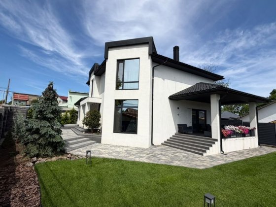 Продаж сучасного будинку 270 м² | 2 поверхи | гараж на 2 авто | автономність Усатове