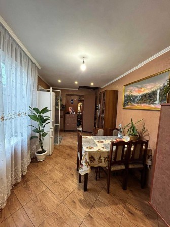 Продам жилой дом ремонт, мебель, отопление цена 60т - фото 1