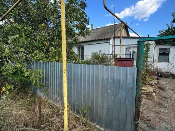Будинок зимового типу в с. Красноселка, центр, всі комунікаціі Красноселка