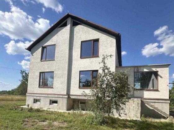 Пропонуємо до продажу будинок, побудований 2006 року Мачухи