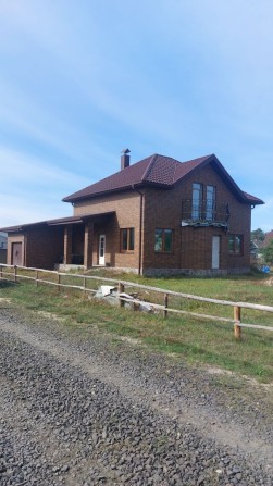 Двохповерховий будинок з гаражем та хлівом, з землею 18 соток в м. Вараш - фото 1