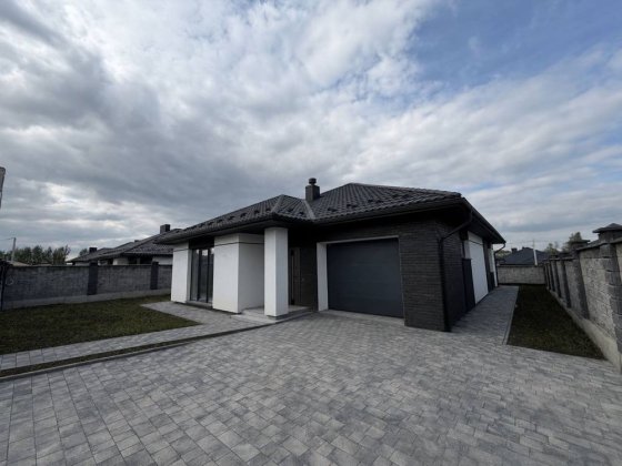 Продам окремий будинок американка з гаражем, чорновими роботами, ділянка 5 сот Колоденка