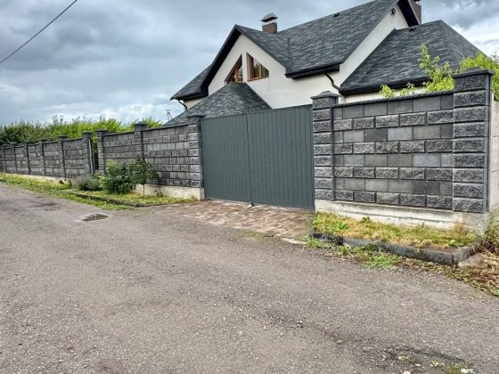 Є Будинок для сімейного проживання Великий Житин