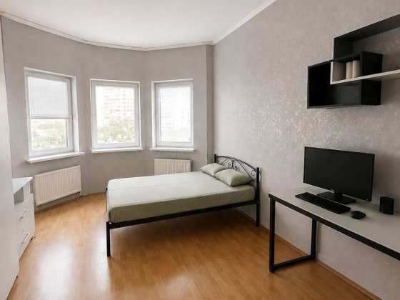 Продаж 2-к квартири  Харківське шосе 19а Киев