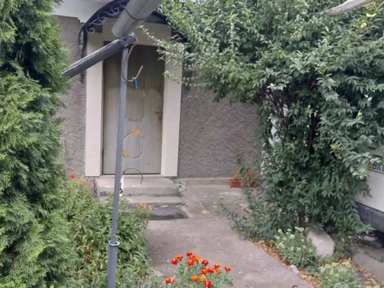 Затишний будинок, є комунікації, хороший житловий стан. Є власна ділянка 7сот. 46759 Дунаевцы