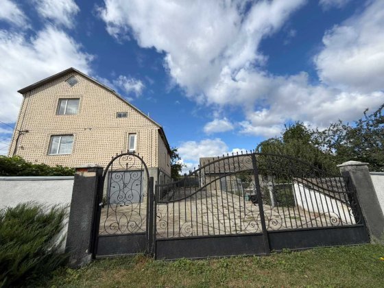 Продається прекрасний житловий будинок , у гарному стані Красилов