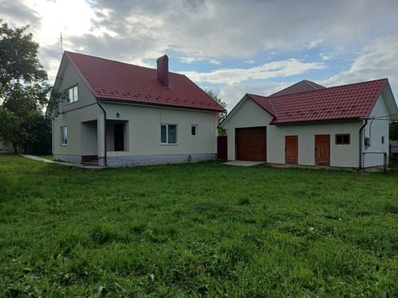 Продаж будинку поблизу Мигово з соняною станцією 30 кв Мигово