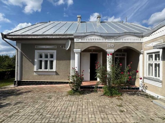 Продається будинок практично в центрі Глибокої — 85 000 € Глибока
