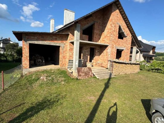Продається будинок в Остриці — лише 5 км до Чернівців Гострик