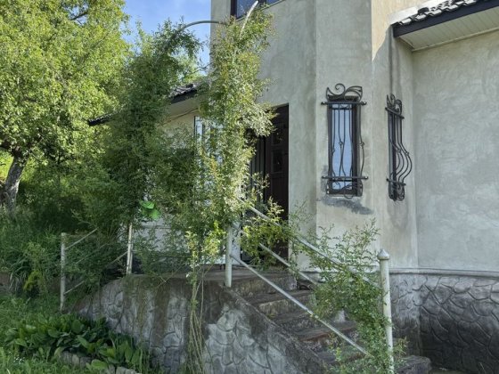 Продам будинок 10км від Чернівців Молодия