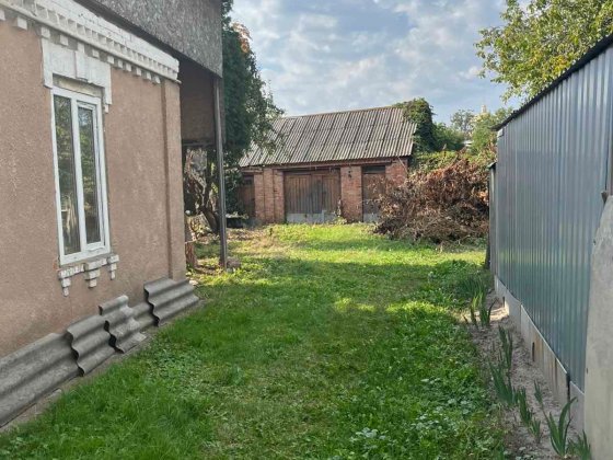 Продам затишну частину будинку в центрі міста!