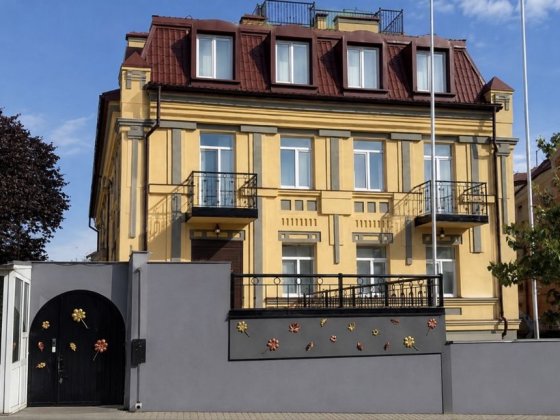Продаж без % ОСЗ 1005 м² під клініку, офіс, посольство, 4 поверха з ліфтом на Подолі