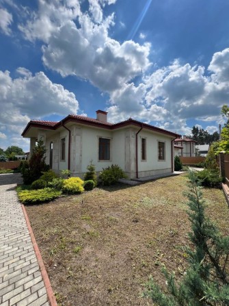 Продам одноповерховий будинок з гаражем у Лісовій Бучі поряд з Бучанським парком. Без комісії% - фото 1