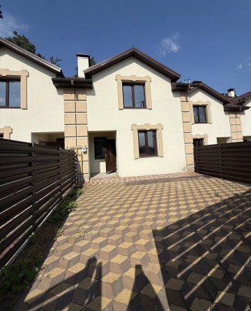 Таунхаус, м. Буча . 3-кімнати, площа  120 м². Під чистову , без комісії!% Податки 2% ! - фото 1