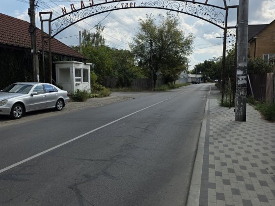 продаж отдельно стоящего здание(будинок) комерційне(жиле) Русанівскі сади ул.садова