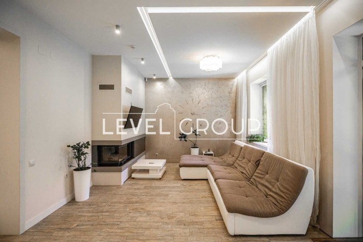 Продаж 6к будинку 189кв.м,  6сот землі в Києві, Святошинський район, вул. Садова - фото 1