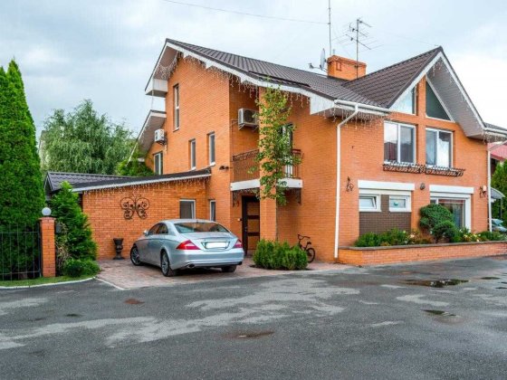 Продаж преміального будинку на Осокорках — 260 м², авторський ремонт, газ, генератор, 7 км до метро 